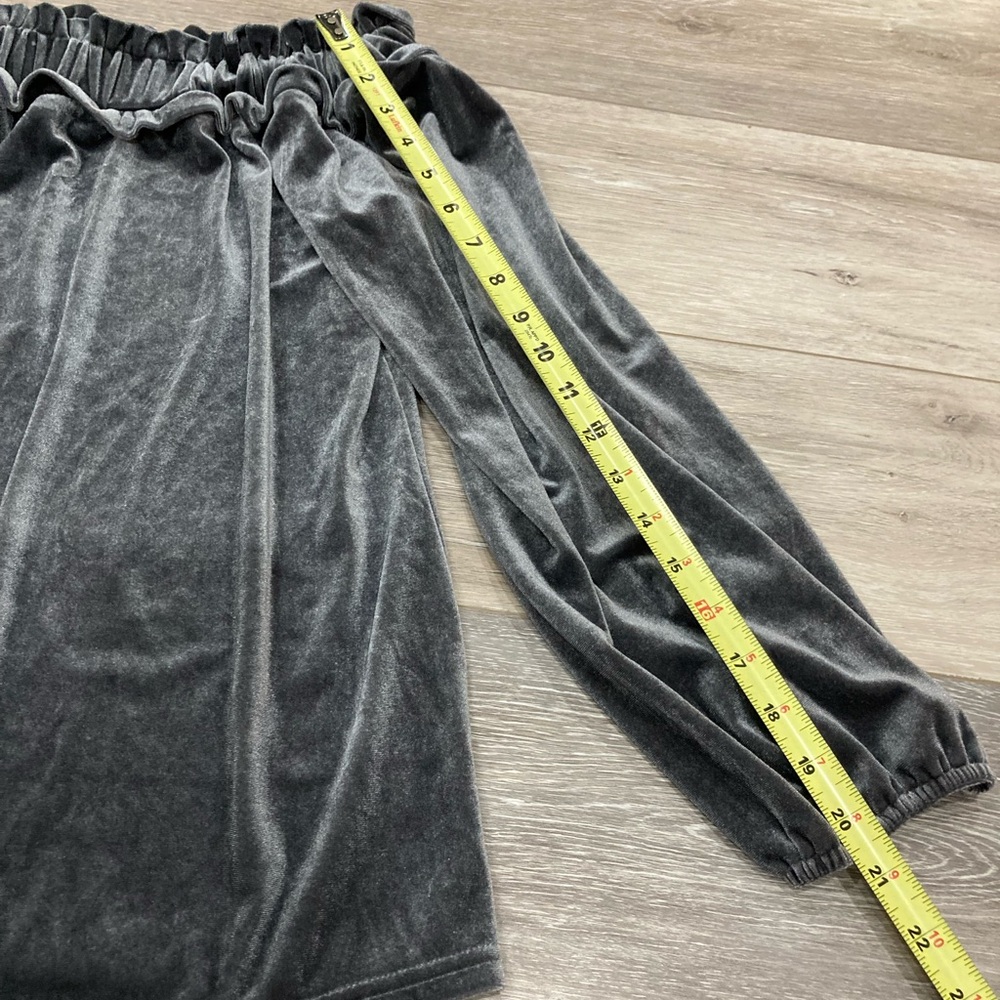 Entro Off the Shoulder Velvet Metallic Grey Top Medium - Picture 5 of 13